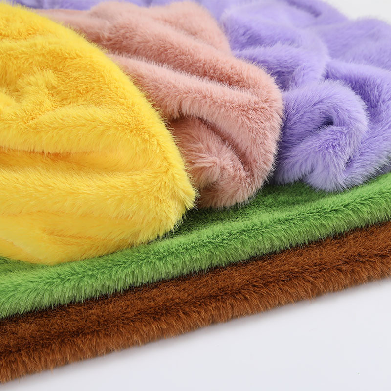 Sewing Garments - Materiał imitujący futro z wysokim i